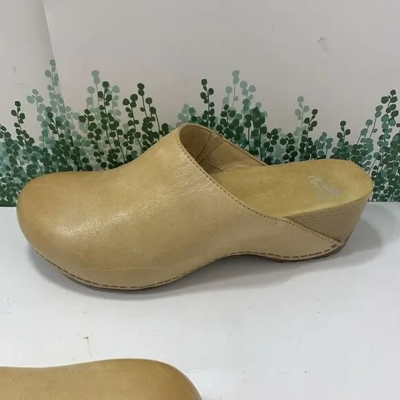 Dansko Nubuck Leather Tan Professional Comfort Clogs Size 40 EU/9.5-10 US Women - Picture 9 of 14